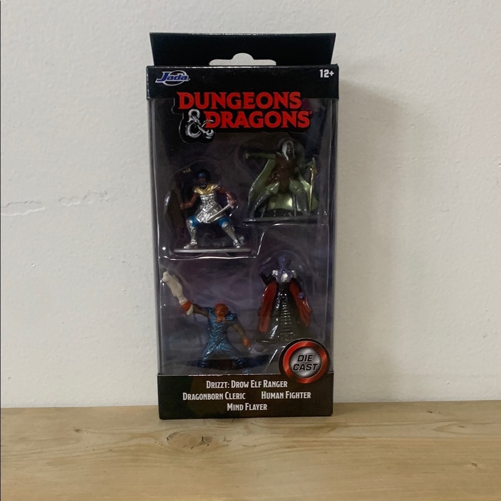 BNIB Dungeons & Dragons Die-Cast Figure Set